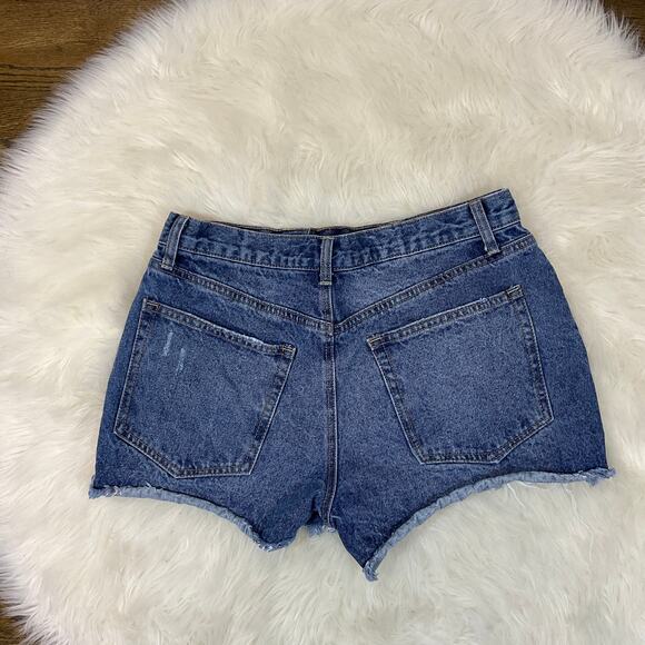 Size 11 Vanilla Star shorts - Picture 2 of 2